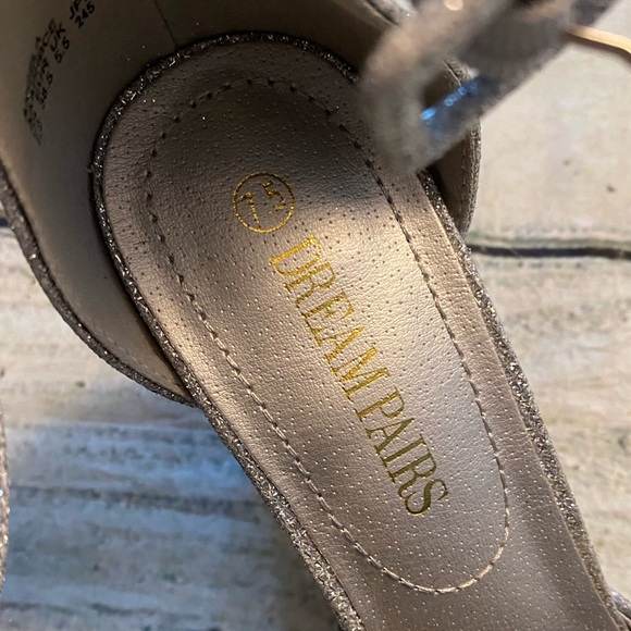 New without box dream pairs glitter silver covered toe heels. - Picture 8 of 11